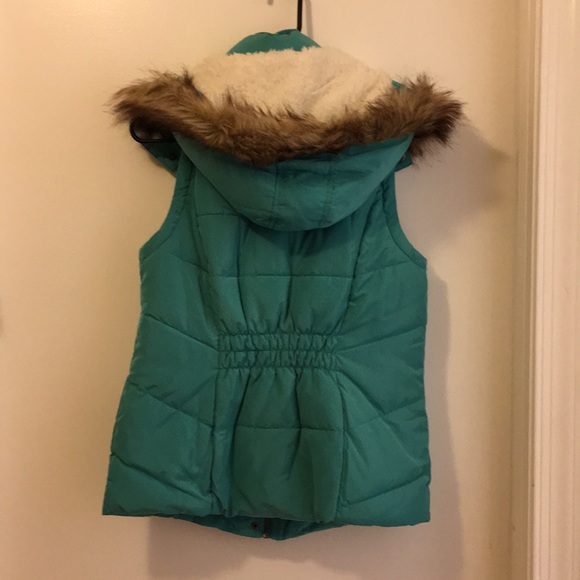 Sherpa lined puffer hooded vest Sz S - Picture 2 of 4